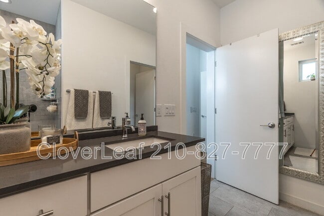 Building Photo - 102 Tendick St