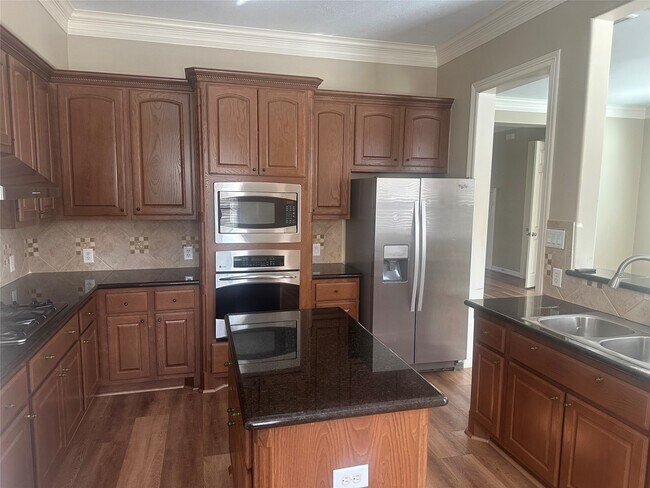 Building Photo - 11627 Royal Oaks Trce