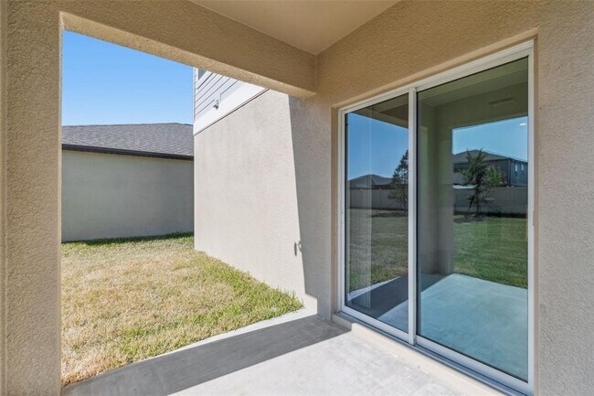 Building Photo - 1712 Tropical Oasis Ave