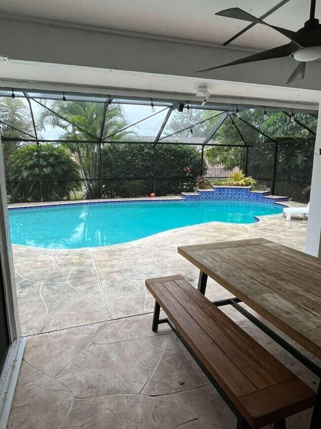 Building Photo - 12305 Sawgrass Ct