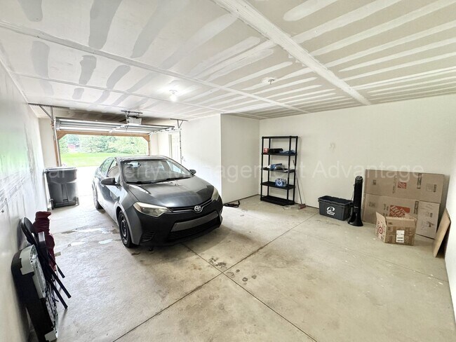 Building Photo - 11337 N Woods Dr