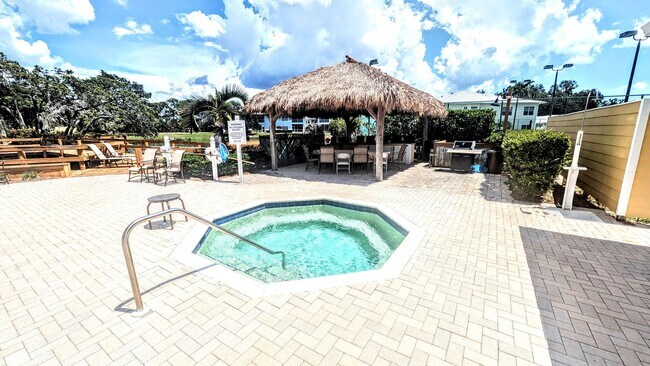 Building Photo - Annual Turnkey 3/3 penthouse on waterfront in Osprey