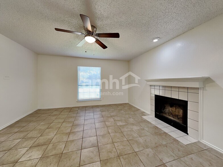 Building Photo - 607 Ashcrest Ct