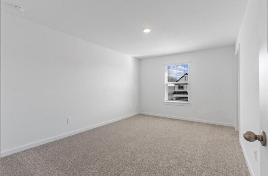 Building Photo - 2911 Crown Gate Dr