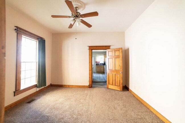 Building Photo - Charming 2Bedroom Apartment in The Nations
