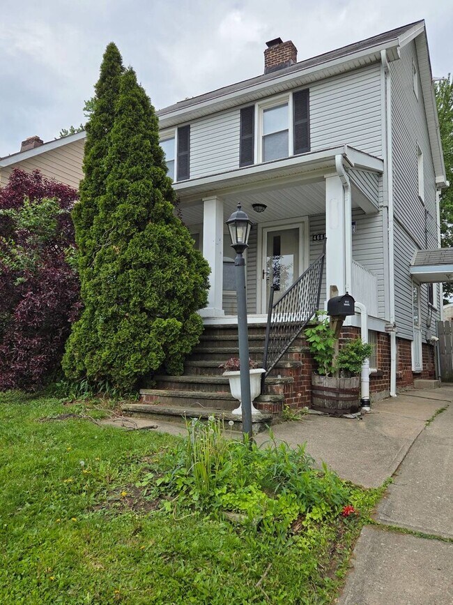 Building Photo - Charming 3-Bedroom Property in Prime Location