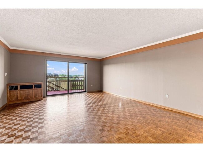 Building Photo - 400 Groveland Ave