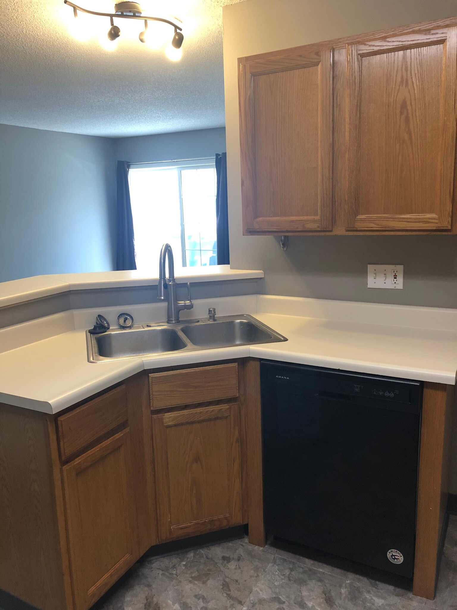 Building Photo - 1323 SE Delaware Ave