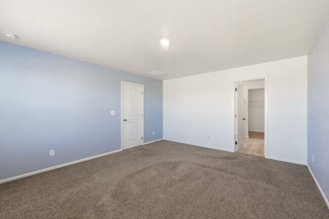 Building Photo - 3 Bedroom 2.5 Bathroom House With Great Vi...