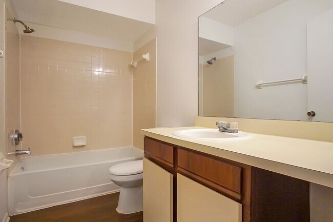 Building Photo - Condo in Kissimmee now available!