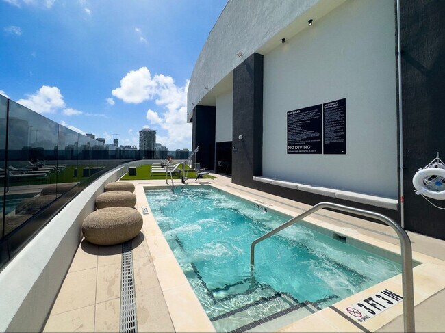 Building Photo - 225 N Miami Ave