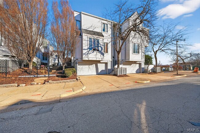 Building Photo - 28 Columbus Square Dr