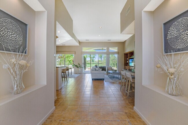 Building Photo - 701 Indian Ridge Dr
