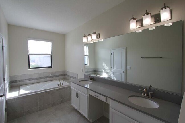 Building Photo - 15248 Purple Martin St