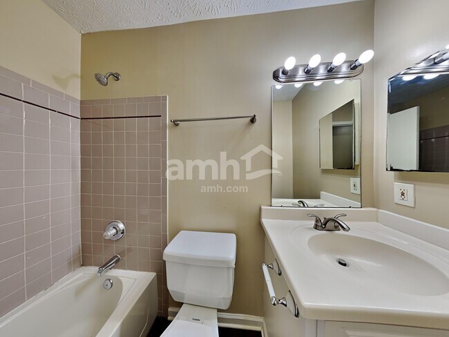 Building Photo - 2175 Maribeth Pl