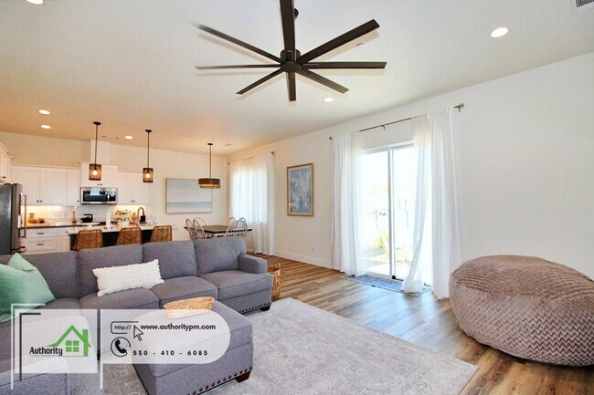 Building Photo - 4624 Pleasant Hills Dr