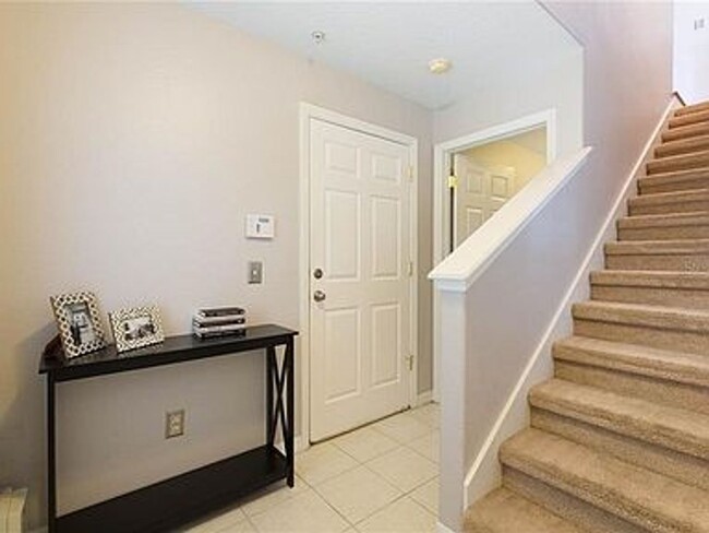 Building Photo - Private Townhouse in Heart of South Tampa