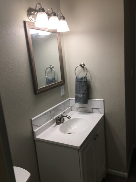 2nd Bath Vanity - 4715 SE Adams Blvd