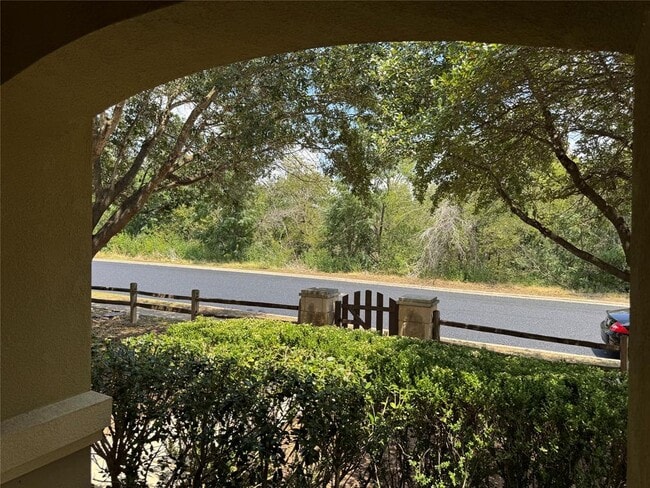 Building Photo - 5609 Viewpoint Dr