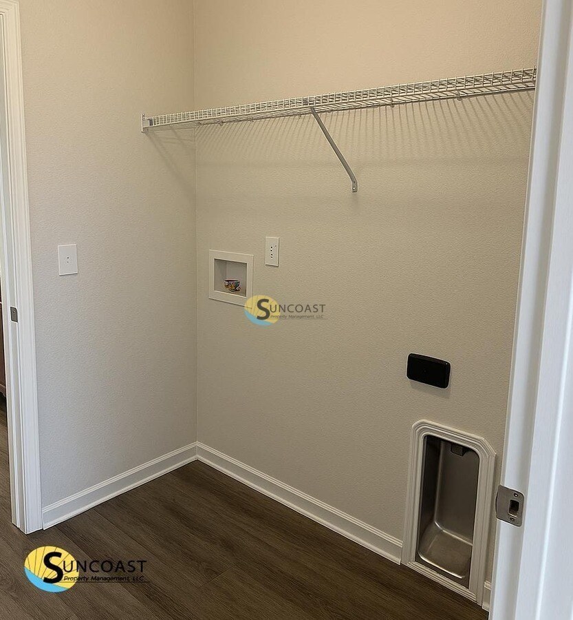 Building Photo - 8138 Ocala Ave