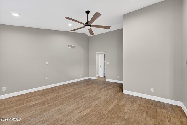 Building Photo - 6833 E Kelton Ln