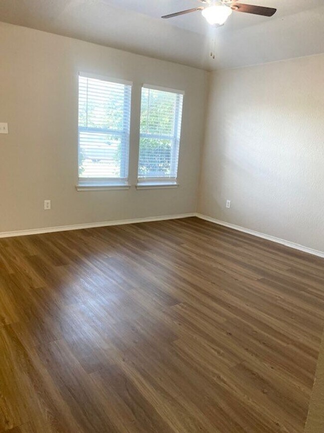 Building Photo - 305 Schumacher Dr