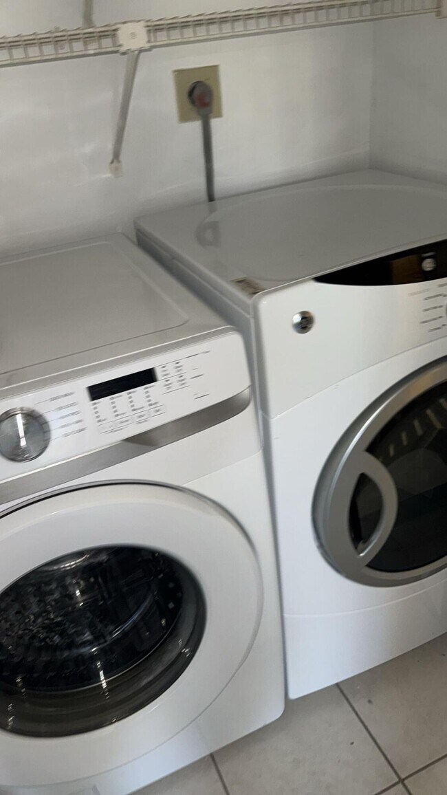 Building Photo - 6339 La Costa Dr