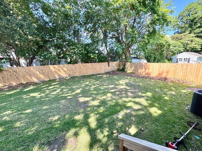 Building Photo - Charming Brick Ranch Near the Beach & Bases