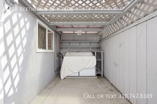 Building Photo - 3608 Beethoven St