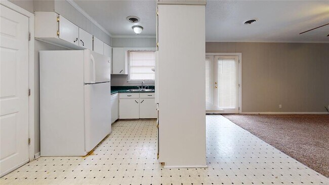 Building Photo - 3252 Cheltenham Dr