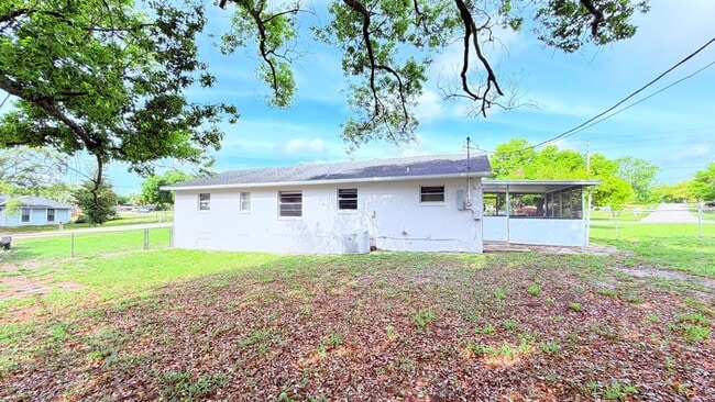 Building Photo - Beautifully Renovated 3-Bedroom Home with Upgrades in Deltona Lakes!!!