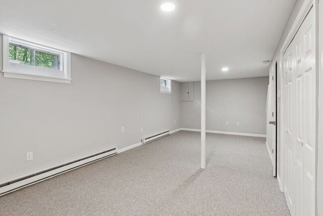 Building Photo - 5 Woodvale Ct