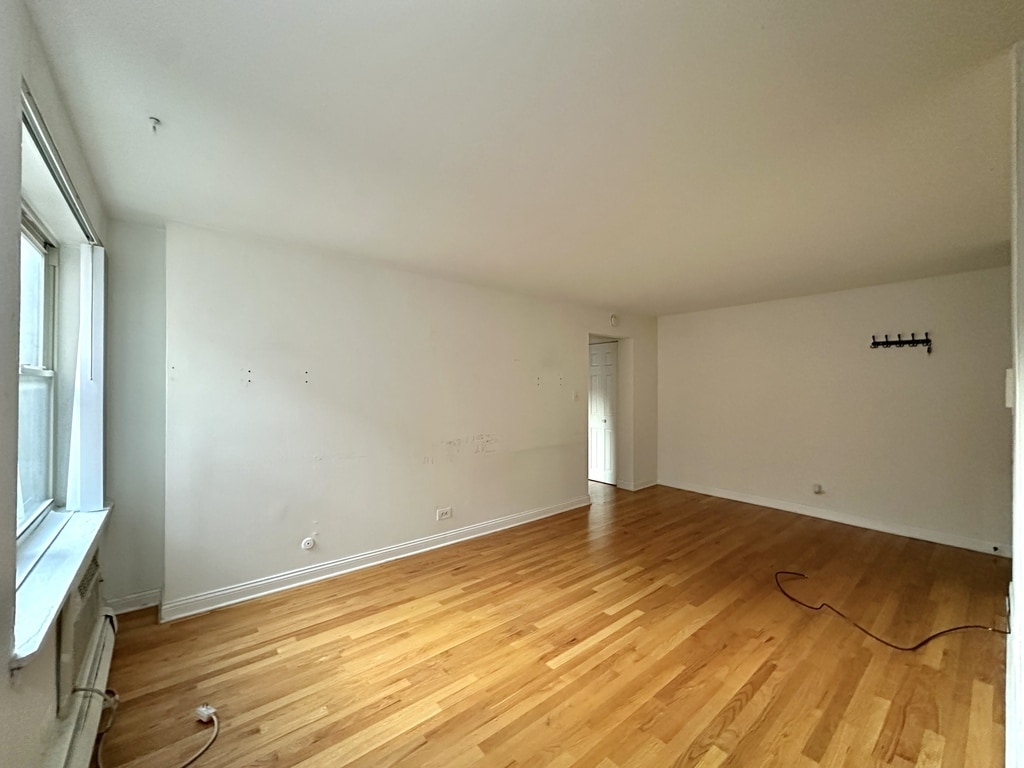 Building Photo - 3710 N Pine Grove Ave