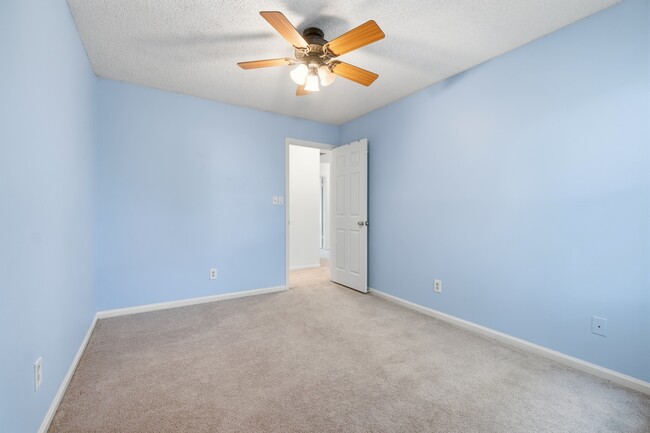 Building Photo - 5260 Settlers Park Dr