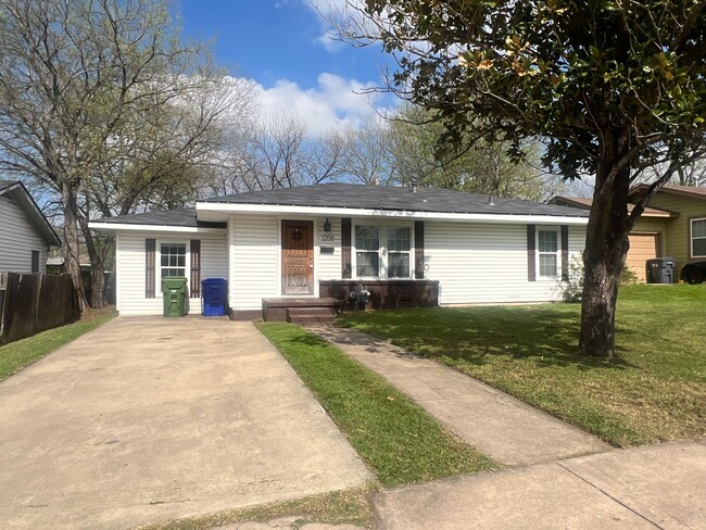 Primary Photo - Cute Waco Home