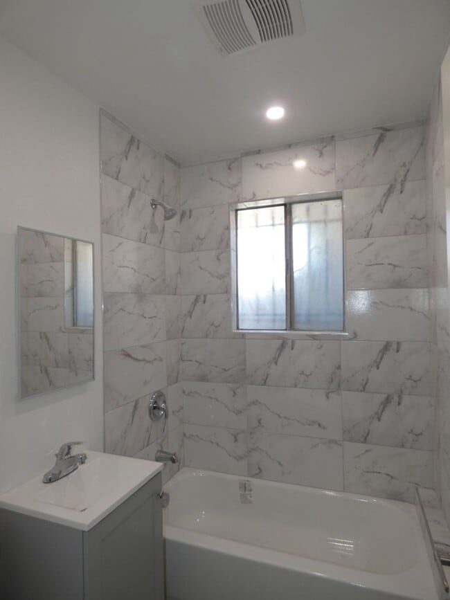 Building Photo - ***COMING SOON***$500 OFF 1ST MONTH*** SPACIOUS 3 BEDROOM 1 BATHROOM REMODELED HOME WITH GARAGE A...