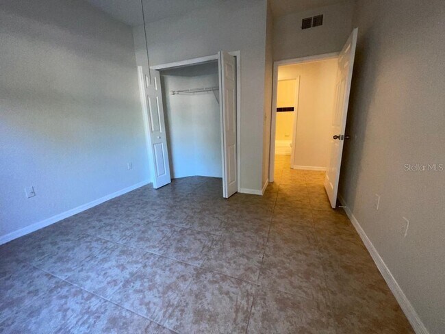 Building Photo - 6033 Westgate Dr