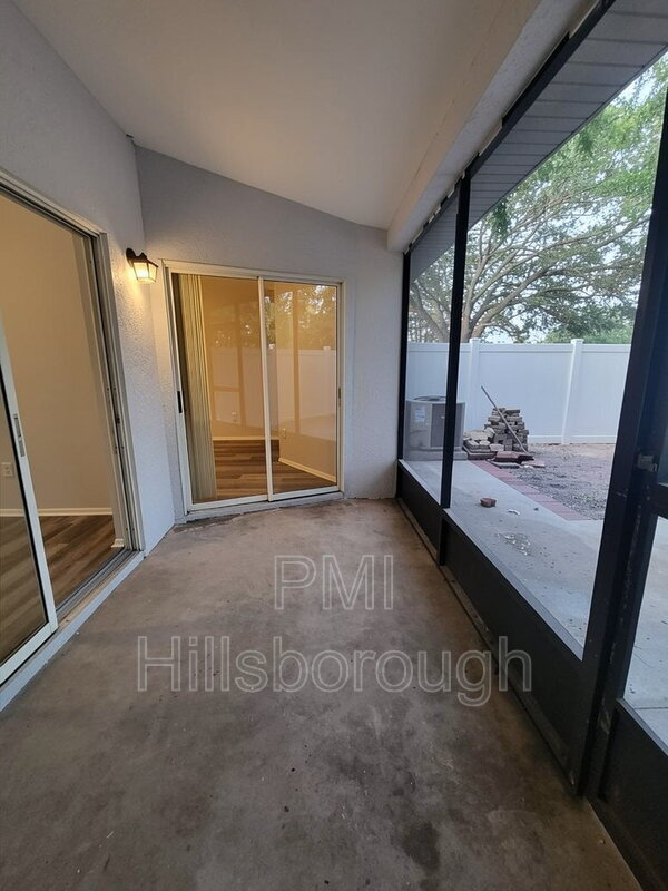 Building Photo - 914 Burlwood St