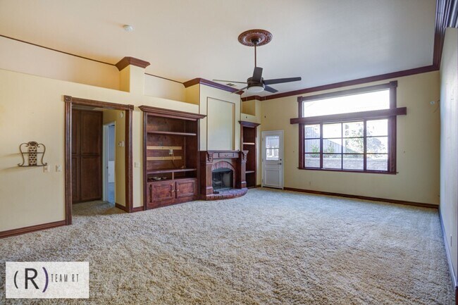 Building Photo - NEW PROMO PRICE! $3,470/MO