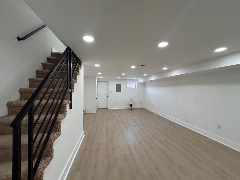 Building Photo - 8033 Williams Ave