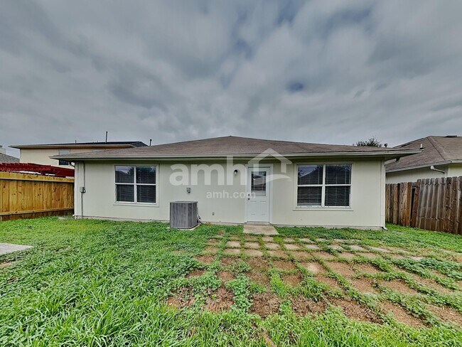 Building Photo - 2518 Halstead Dr