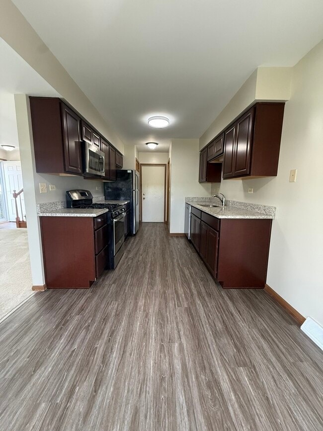 Building Photo - 153 Spuhler Dr