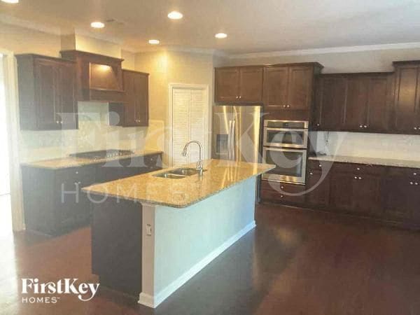 Building Photo - 956 Woodbury Rd