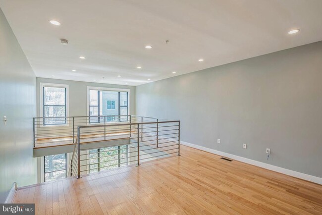 Building Photo - 1404 K St SE