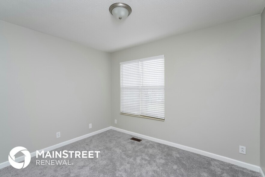 Building Photo - 922 Bexhill Ct S