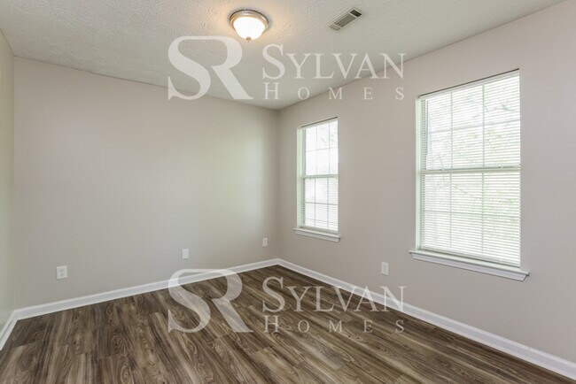 Building Photo - At Last, This Is What You Have Been Searching For!