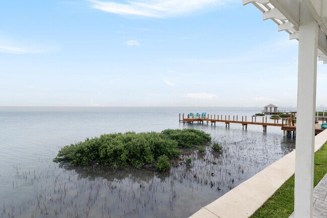 Building Photo - 108 Las Joyas Blvd