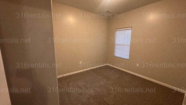 Building Photo - 449 S Longbranch Dr