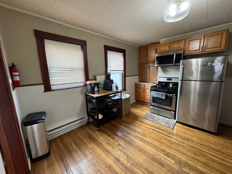 Building Photo - 75 Pinkert St