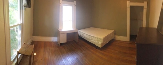 Building Photo - 404 S Busey Ave